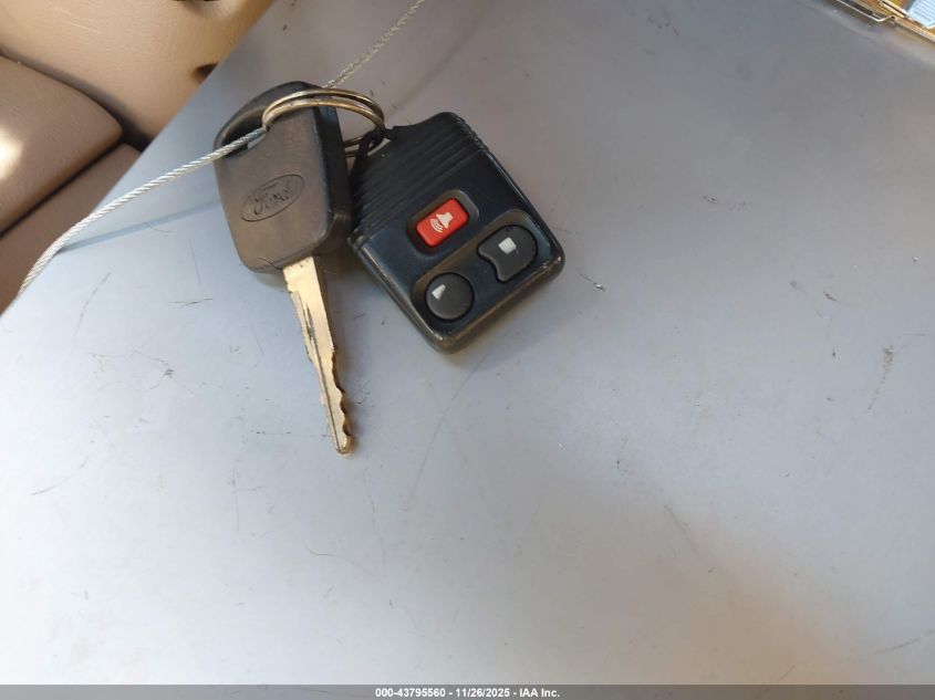 2000 Ford Explorer Limited VIN: 1FMDU85P6YZB85037 Lot: 43795560