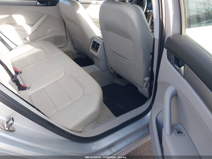 2014 Volkswagen Passat 2.0L Tdi Se VIN: 1VWBN7A33EC021858 Lot: 43795707