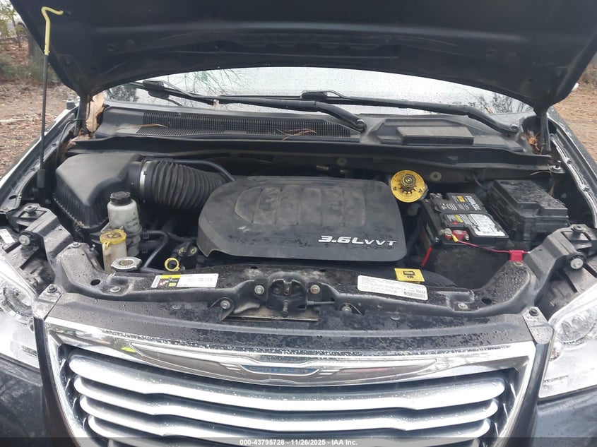 2014 Chrysler Town & Country Touring-L VIN: 2C4RC1CG8ER133065 Lot: 43795728