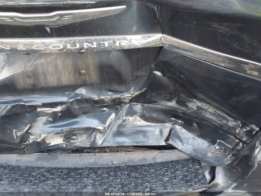 2014 Chrysler Town & Country Touring-L VIN: 2C4RC1CG8ER133065 Lot: 43795728