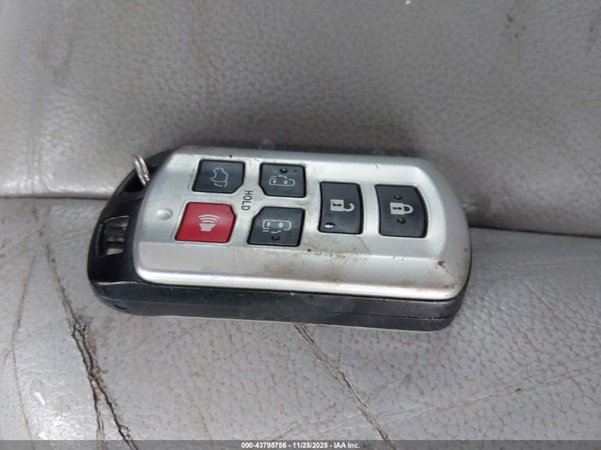 2017 Toyota Sienna Xle 8 Passenger VIN: 5TDYZ3DCXHS767751 Lot: 43795756