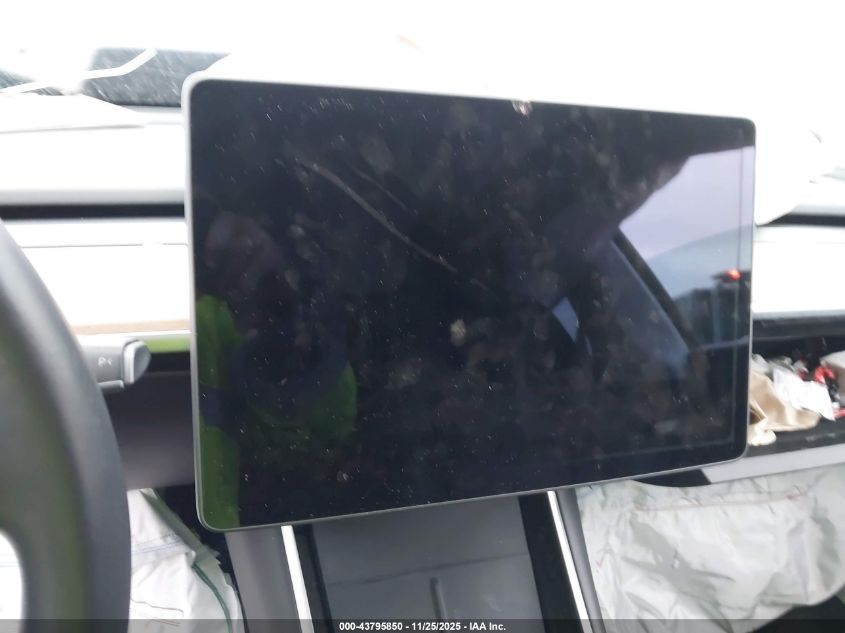 2020 Tesla Model Y Long Range Dual Motor All-Wheel Drive/Performance Dual Motor All-Wheel Drive VIN: 5YJYGDEF3LF000969 Lot: 43795850