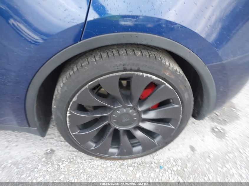 2020 Tesla Model Y Long Range Dual Motor All-Wheel Drive/Performance Dual Motor All-Wheel Drive VIN: 5YJYGDEF3LF000969 Lot: 43795850