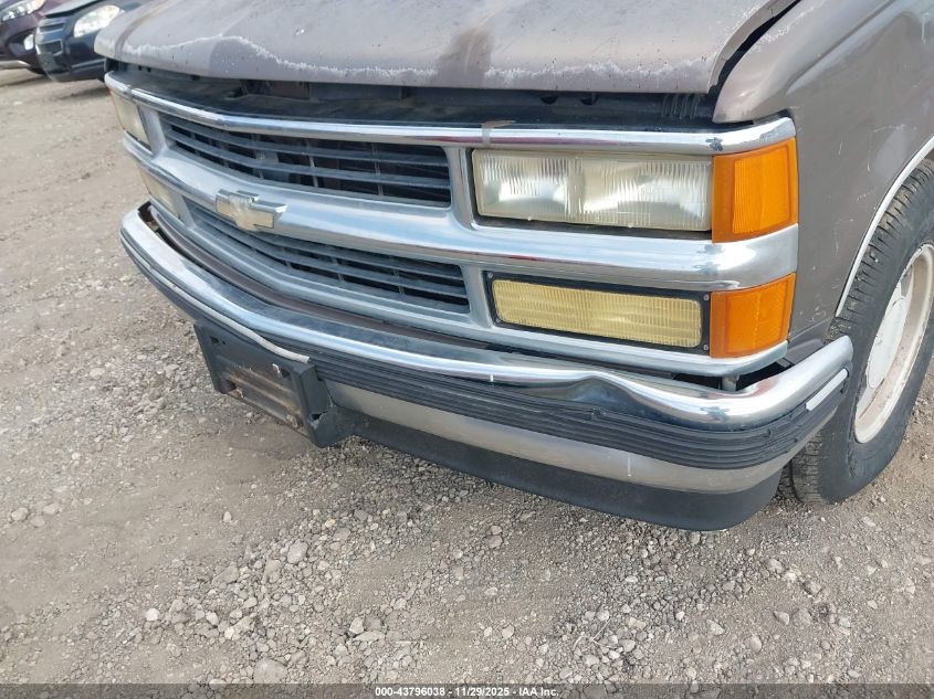 1998 Chevrolet Suburban 1500 VIN: 3GNEC16R6WG109972 Lot: 43796038