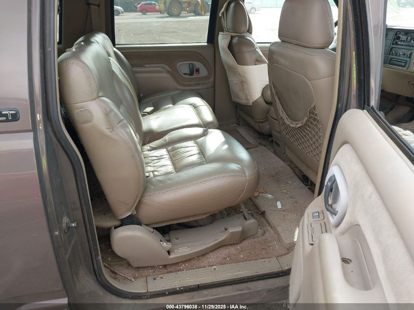 1998 Chevrolet Suburban 1500 VIN: 3GNEC16R6WG109972 Lot: 43796038