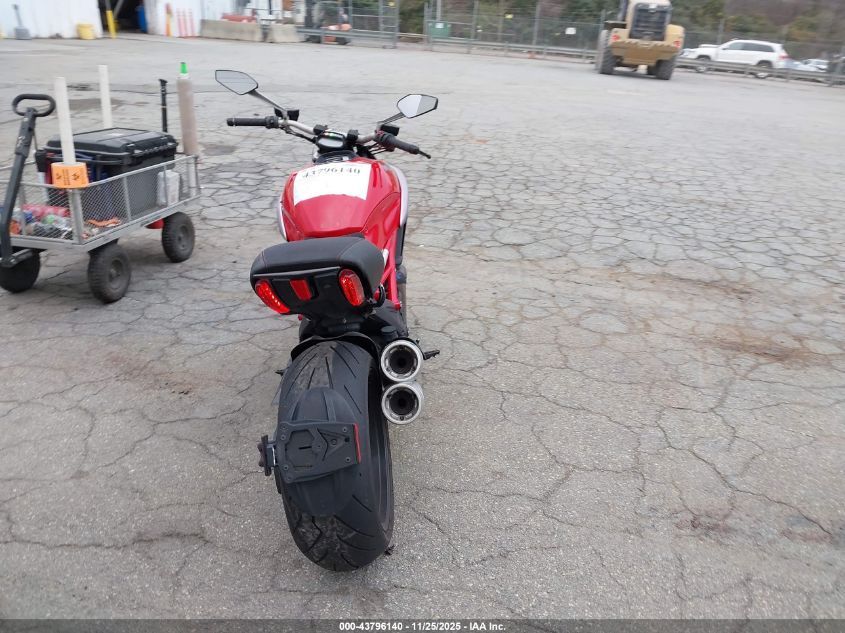 2011 Ducati Diavel VIN: ZDM13BLW3BB003428 Lot: 43796140