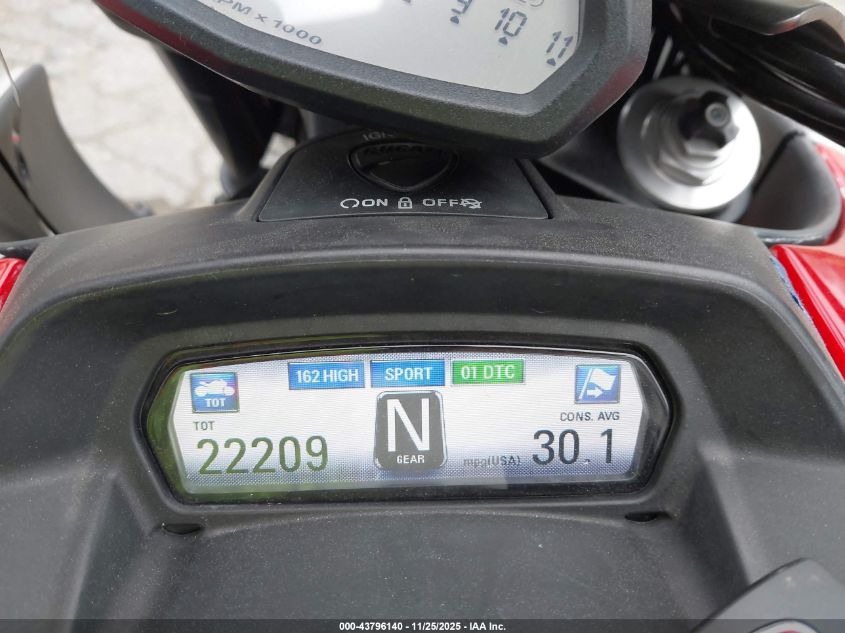 2011 Ducati Diavel VIN: ZDM13BLW3BB003428 Lot: 43796140