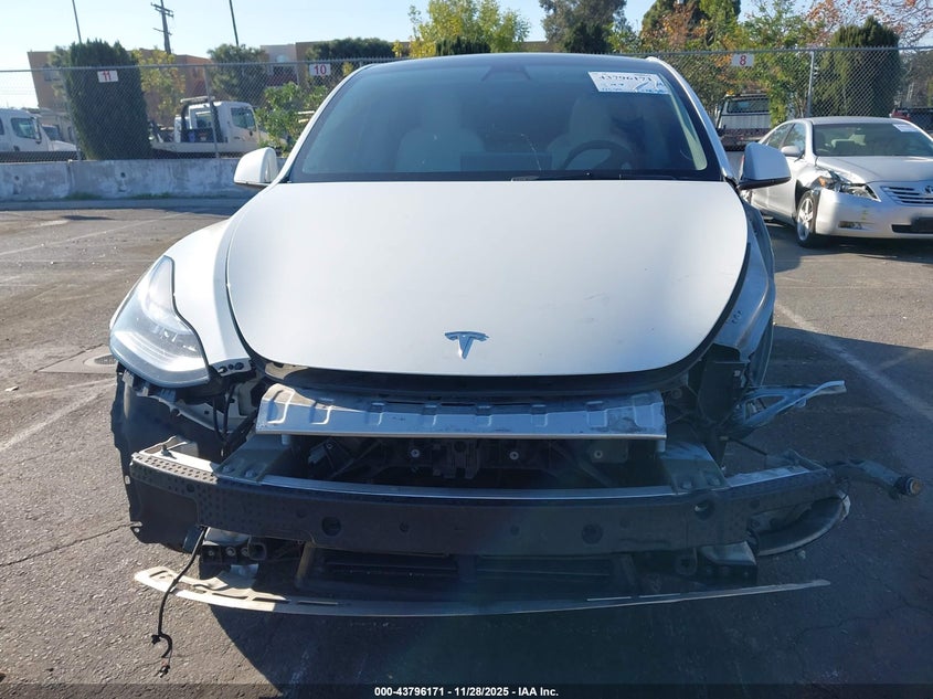 2021 Tesla Model Y Long Range Dual Motor All-Wheel Drive VIN: 5YJYGAEE3MF228235 Lot: 43796171
