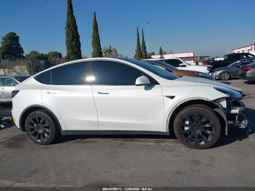 2021 Tesla Model Y Long Range Dual Motor All-Wheel Drive VIN: 5YJYGAEE3MF228235 Lot: 43796171