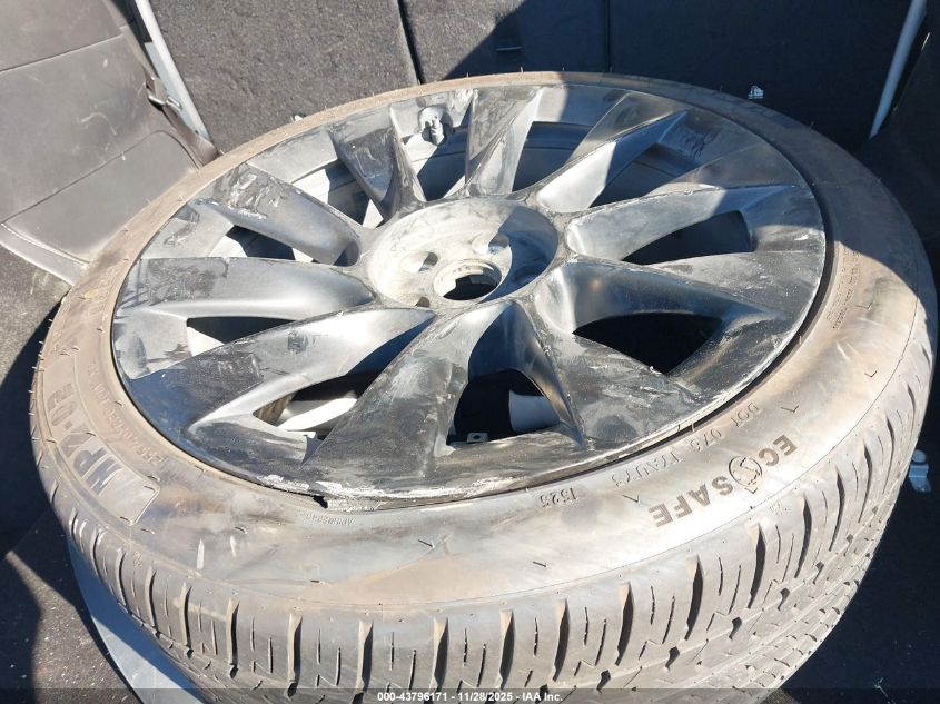 2021 Tesla Model Y Long Range Dual Motor All-Wheel Drive VIN: 5YJYGAEE3MF228235 Lot: 43796171