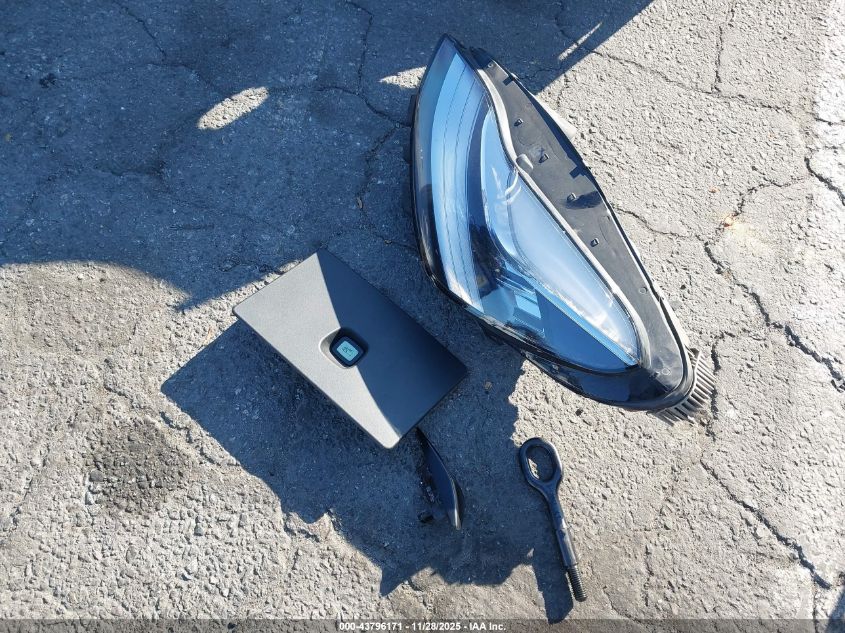 2021 Tesla Model Y Long Range Dual Motor All-Wheel Drive VIN: 5YJYGAEE3MF228235 Lot: 43796171