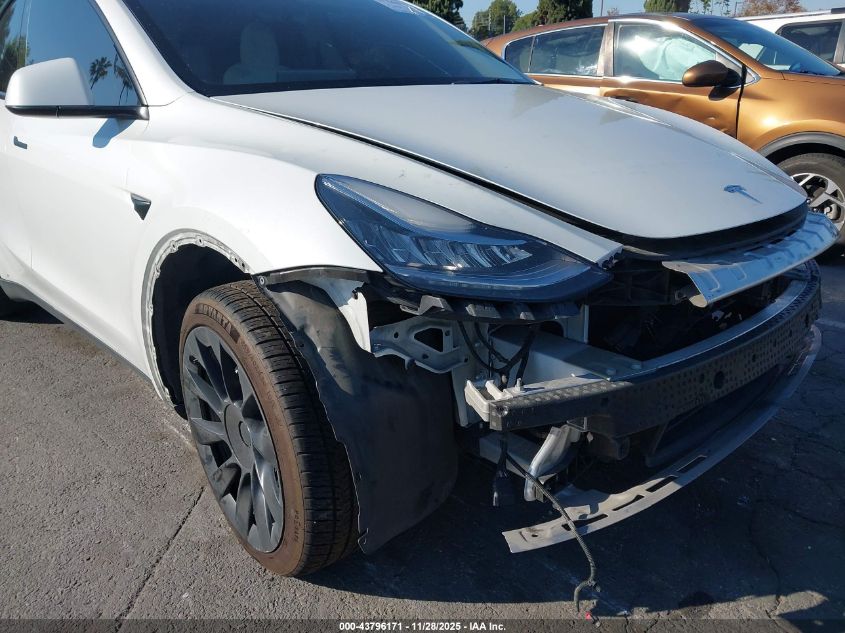 2021 Tesla Model Y Long Range Dual Motor All-Wheel Drive VIN: 5YJYGAEE3MF228235 Lot: 43796171