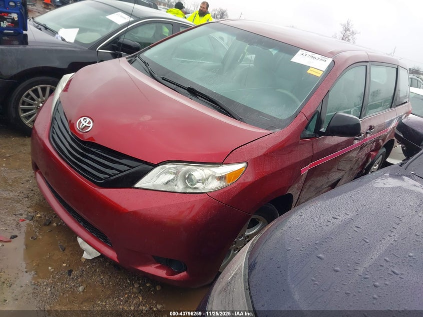 5TDZK3DC9DS361902 2013 TOYOTA SIENNA photo no. 2