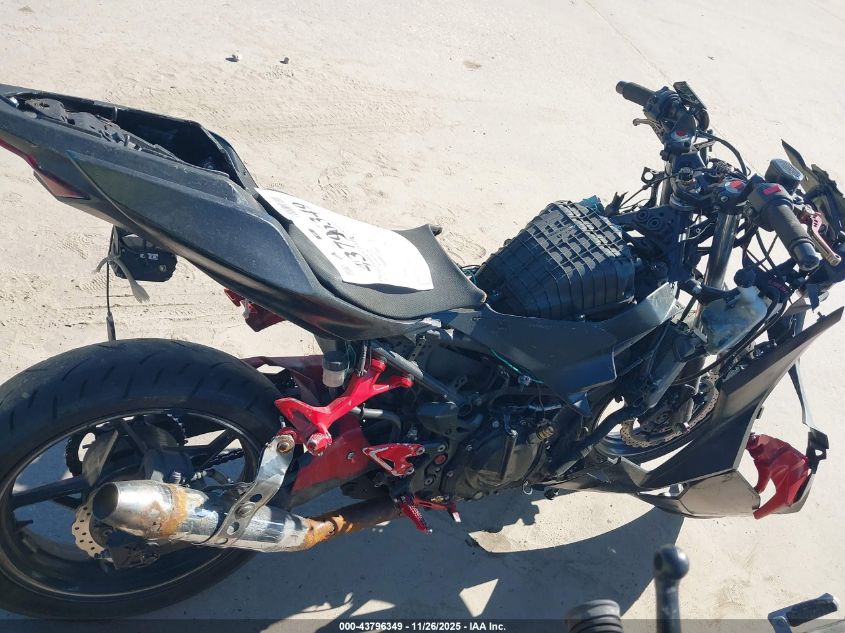 2021 Kawasaki Ex400 VIN: JKAEXKG12MDAA9883 Lot: 43796349