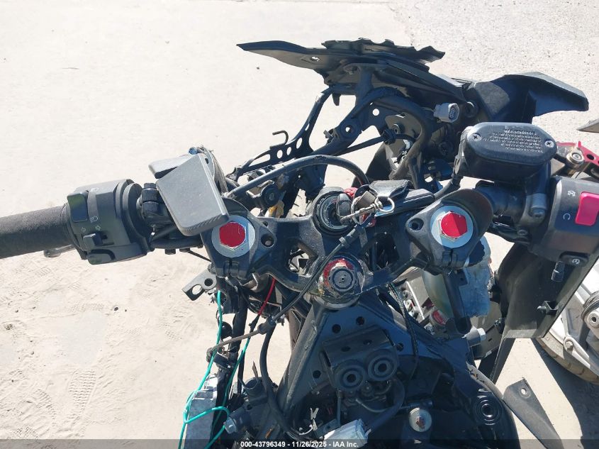 2021 Kawasaki Ex400 VIN: JKAEXKG12MDAA9883 Lot: 43796349