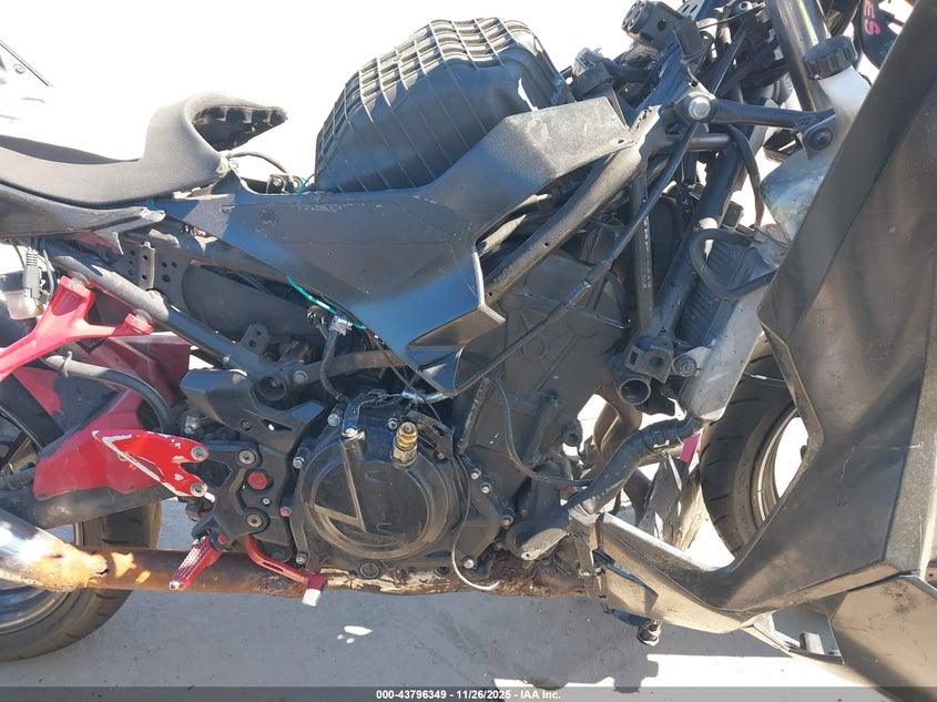 2021 Kawasaki Ex400 VIN: JKAEXKG12MDAA9883 Lot: 43796349