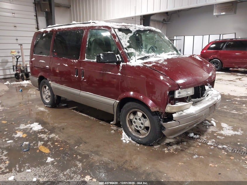 CHEVROLET ASTRO 2003. Lot# 43796420. VIN 1GNDM19XX3B115796. Photo 1