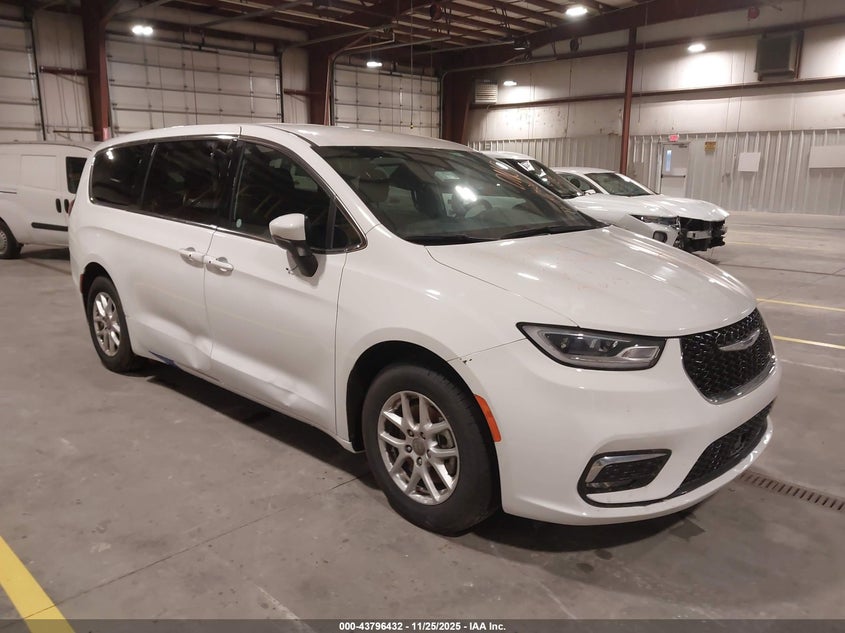 2C4RC1FG3PR555646 2023 Chrysler Pacifica Touring auction photo 1