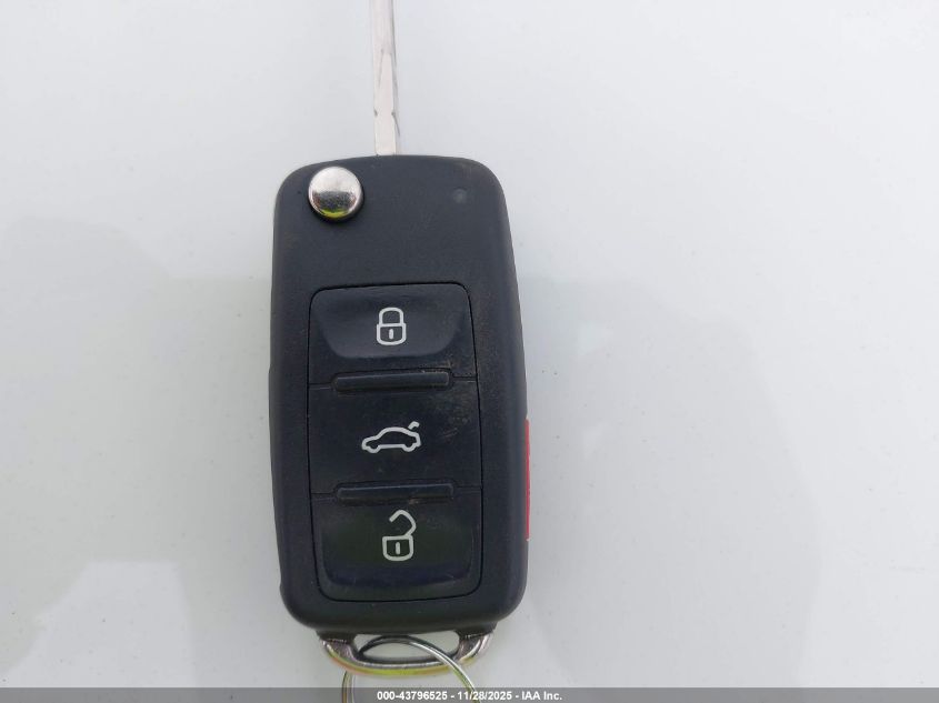 2012 Volkswagen Beetle 2.0T VIN: 3VWV67AT7CM644082 Lot: 43796525