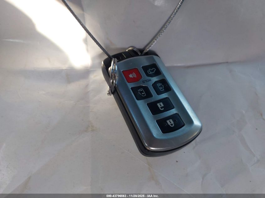 2017 Toyota Sienna Se 8 Passenger VIN: 5TDXZ3DC1HS782831 Lot: 43796563