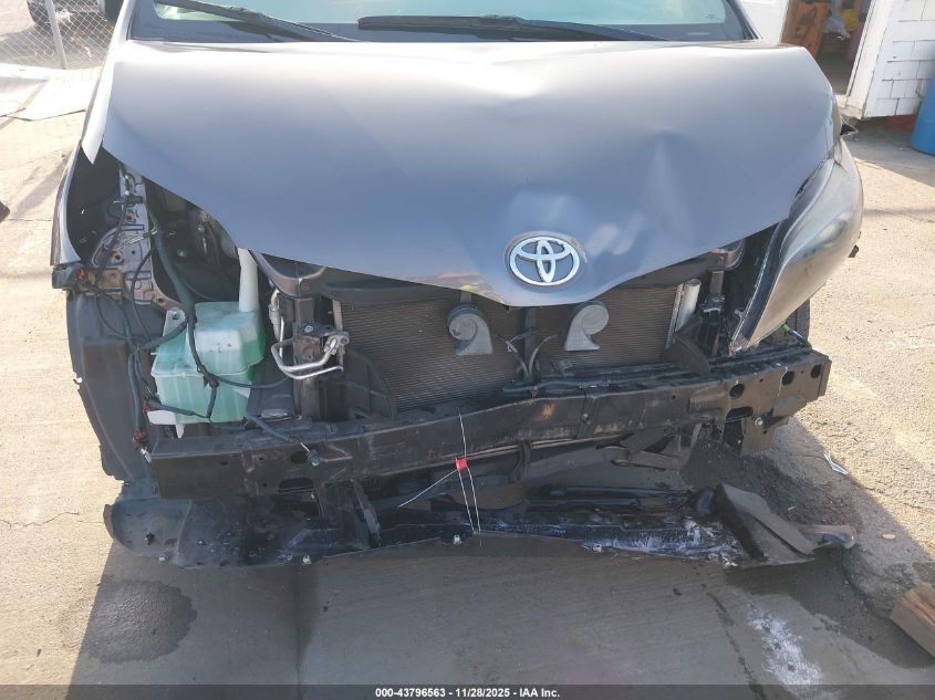 2017 Toyota Sienna Se 8 Passenger VIN: 5TDXZ3DC1HS782831 Lot: 43796563