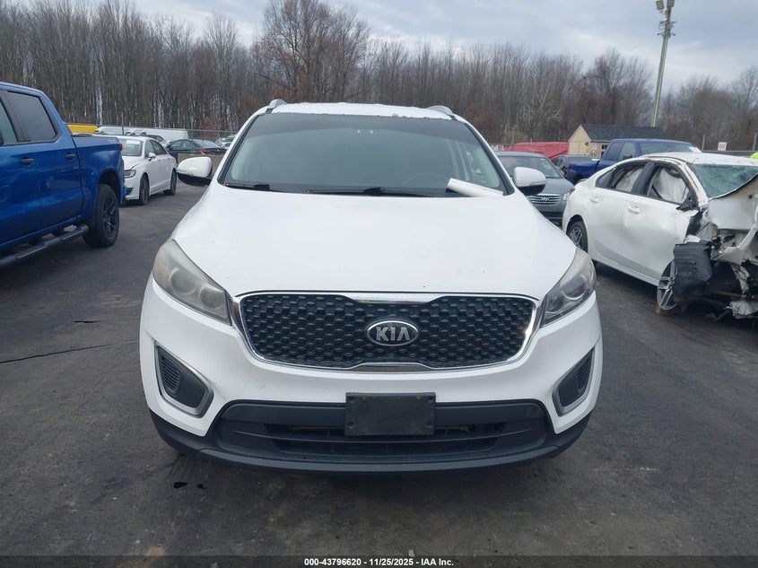 5XYPGDA39GG096919 2016 KIA SORENTO photo no. 12