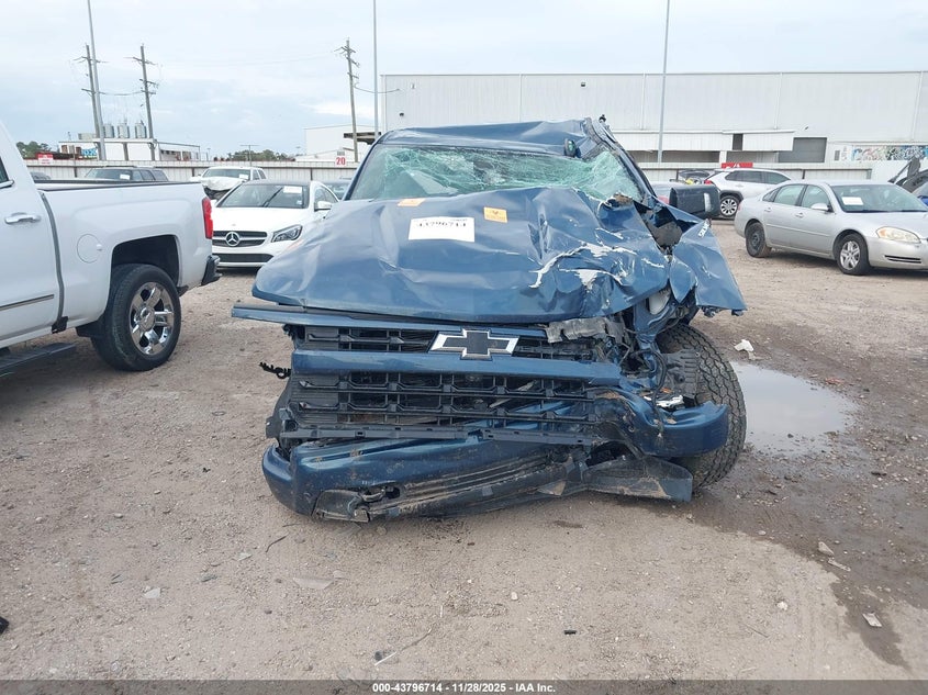 2024 Chevrolet Silverado 1500 4Wd Short Bed Rst VIN: 1GCUDEE81RZ227594 Lot: 43796714