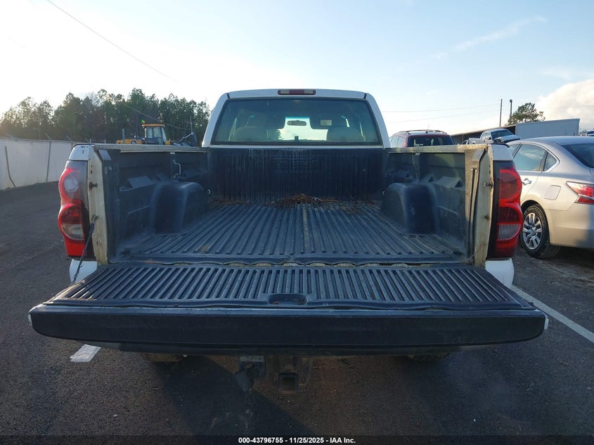 2004 Chevrolet Silverado 2500Hd Work Truck VIN: 1GCHC29U44E228815 Lot: 43796755