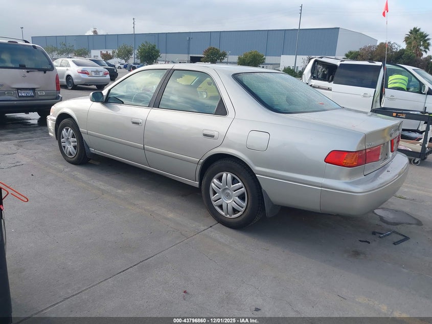 4T1BF22KX1U960529 2001 TOYOTA CAMRY photo no. 3
