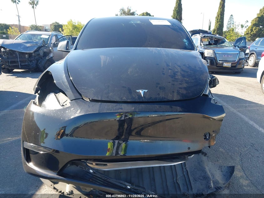 2022 Tesla Model Y Performance Dual Motor All-Wheel Drive VIN: 7SAYGDEF1NF383641 Lot: 43796863