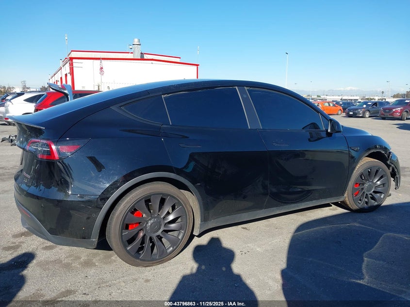 2022 Tesla Model Y Performance Dual Motor All-Wheel Drive VIN: 7SAYGDEF1NF383641 Lot: 43796863