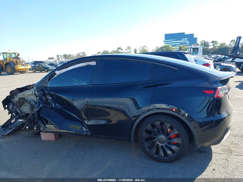 2022 Tesla Model Y Performance Dual Motor All-Wheel Drive VIN: 7SAYGDEF1NF383641 Lot: 43796863