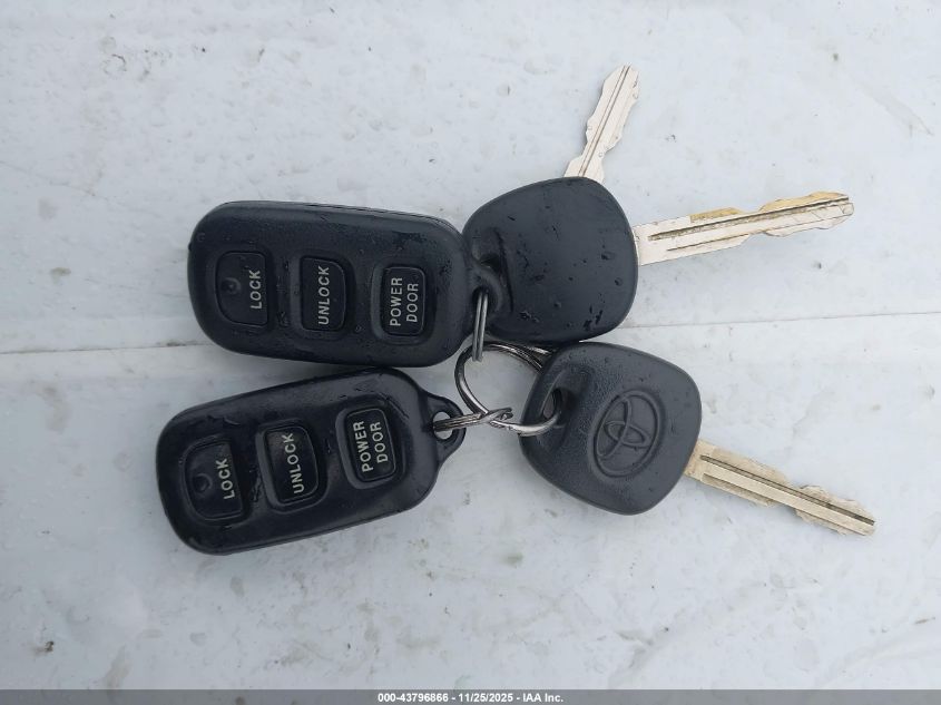 2000 Toyota Sienna Xle VIN: 4T3ZF13C0YU304373 Lot: 43796866