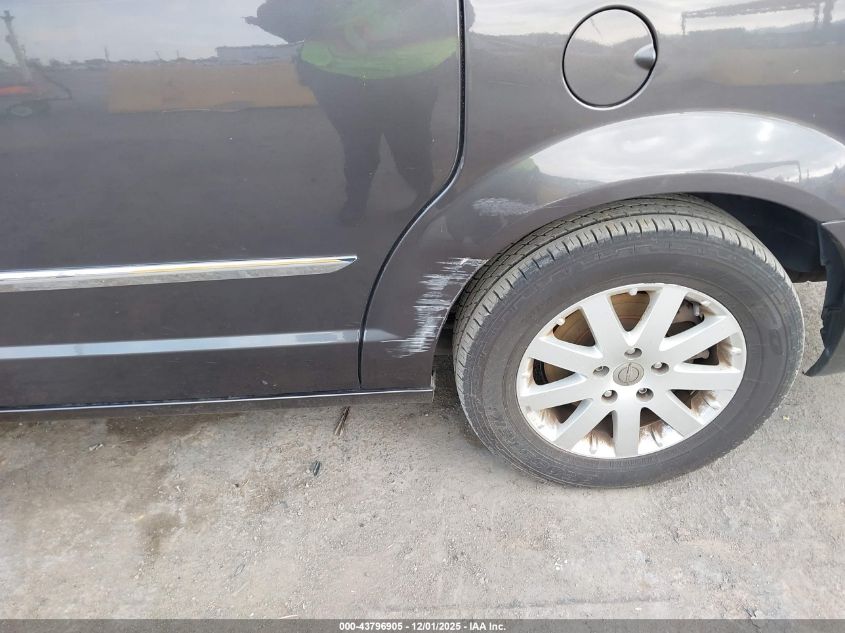 2015 Chrysler Town & Country Touring VIN: 2C4RC1BG5FR595425 Lot: 43796905