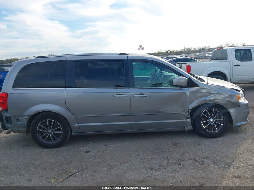 2017 Dodge Grand Caravan Sxt VIN: 2C4RDGCG8HR765729 Lot: 43796944