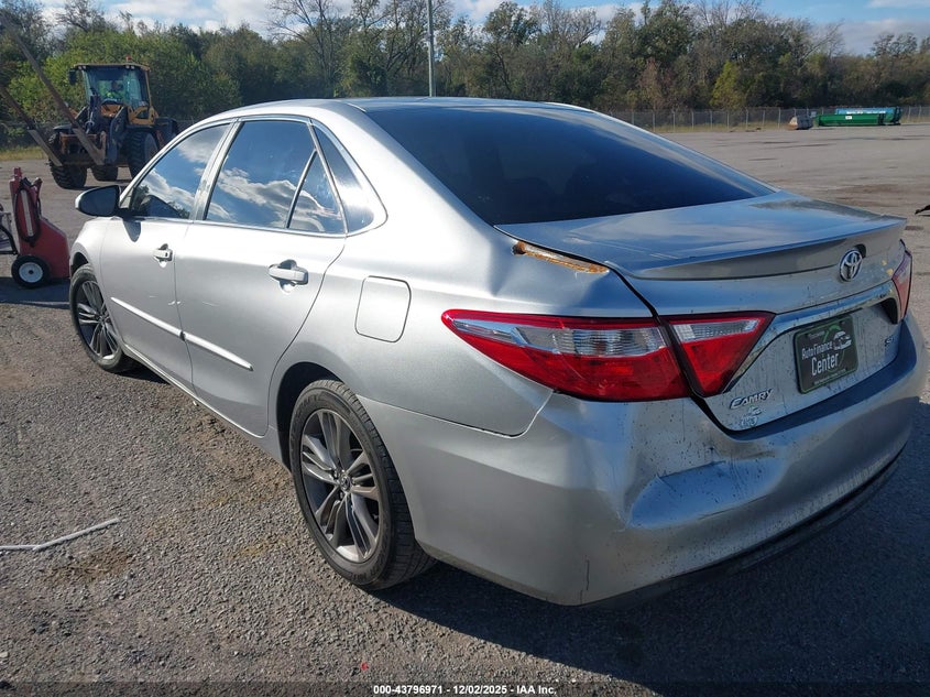4T1BF1FK7FU475793 2015 TOYOTA CAMRY photo no. 3