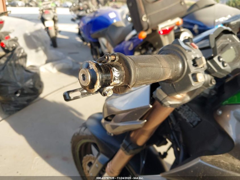 2014 Kawasaki Zr1000 G VIN: JKAZRCG19EA000023 Lot: 43797125