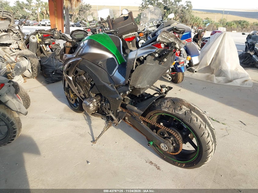 JKAZRCG19EA000023 2014 KAWASAKI ZR photo no. 3