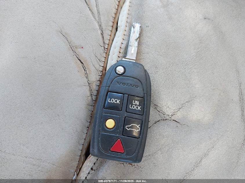 2005 Volvo Xc90 2.5T Awd VIN: YV1CZ592051156605 Lot: 43797171