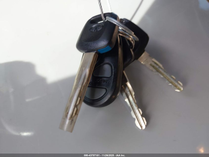 2001 Infiniti I30 Luxury VIN: JNKCA31A21T026620 Lot: 43797181