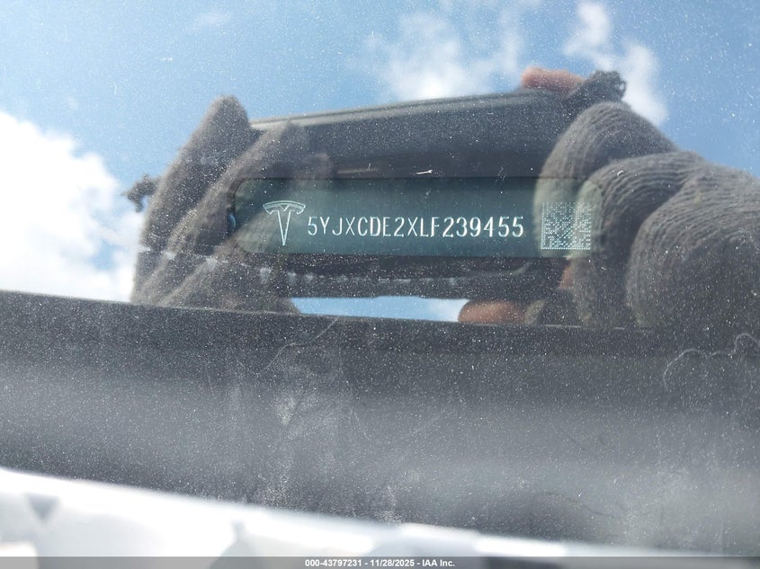 2020 Tesla Model X Long Range Dual Motor All-Wheel Drive/Long Range Plus Dual Motor All-Wheel Drive VIN: 5YJXCDE2XLF239455 Lot: 43797231