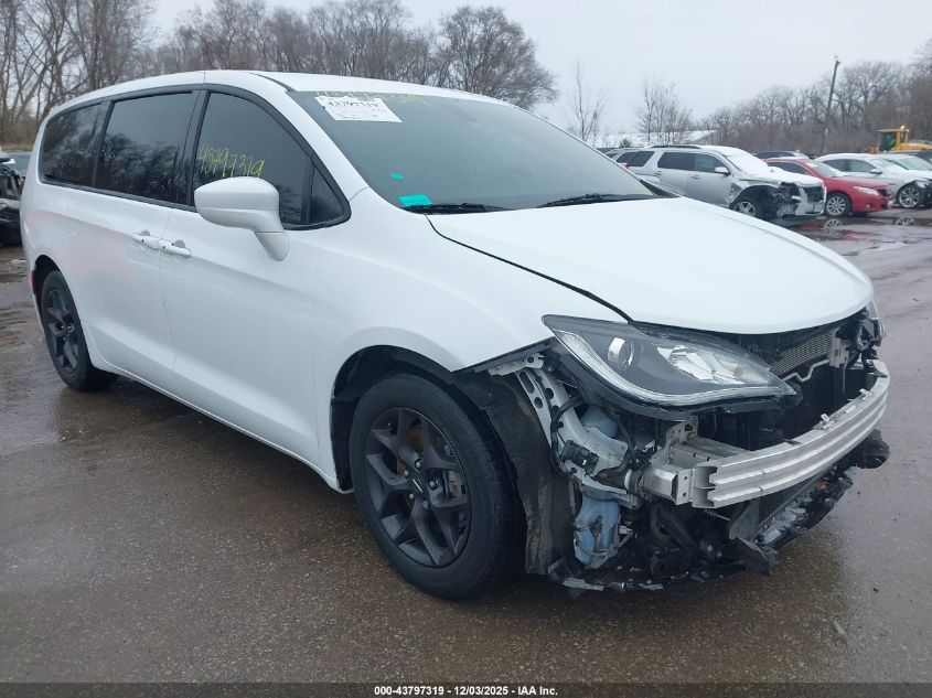 CHRYSLER PACIFICA TOURING