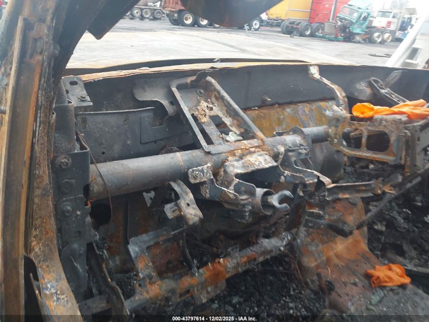 2008 Ford F-550 Chassis Xl/Xlt VIN: 1FDAF57RX8EC68388 Lot: 43797614