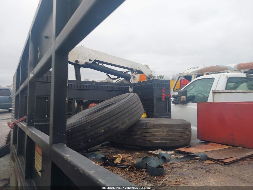 2008 Ford F-550 Chassis Xl/Xlt VIN: 1FDAF57RX8EC68388 Lot: 43797614