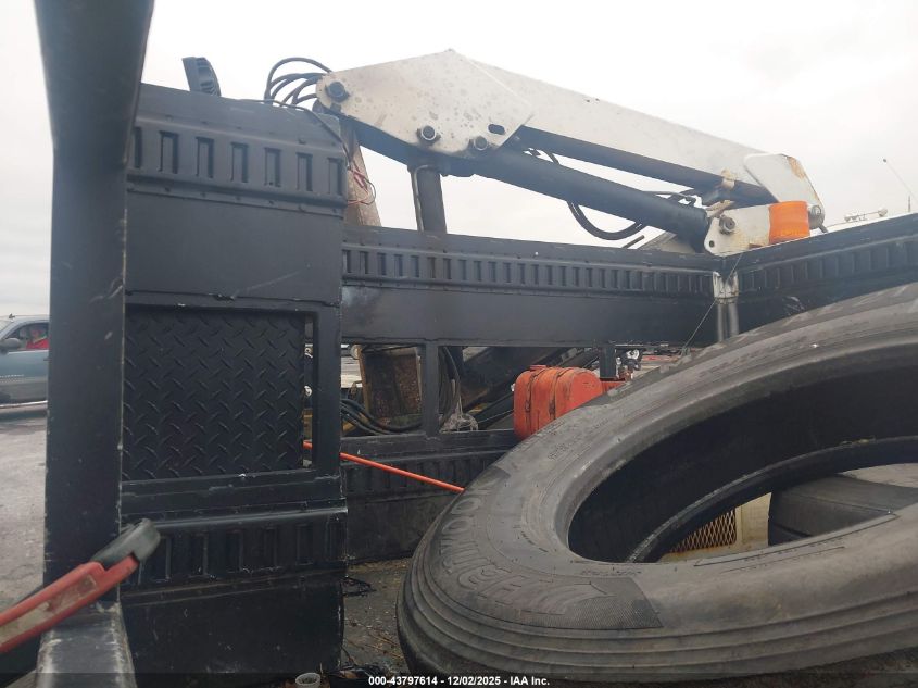 2008 Ford F-550 Chassis Xl/Xlt VIN: 1FDAF57RX8EC68388 Lot: 43797614