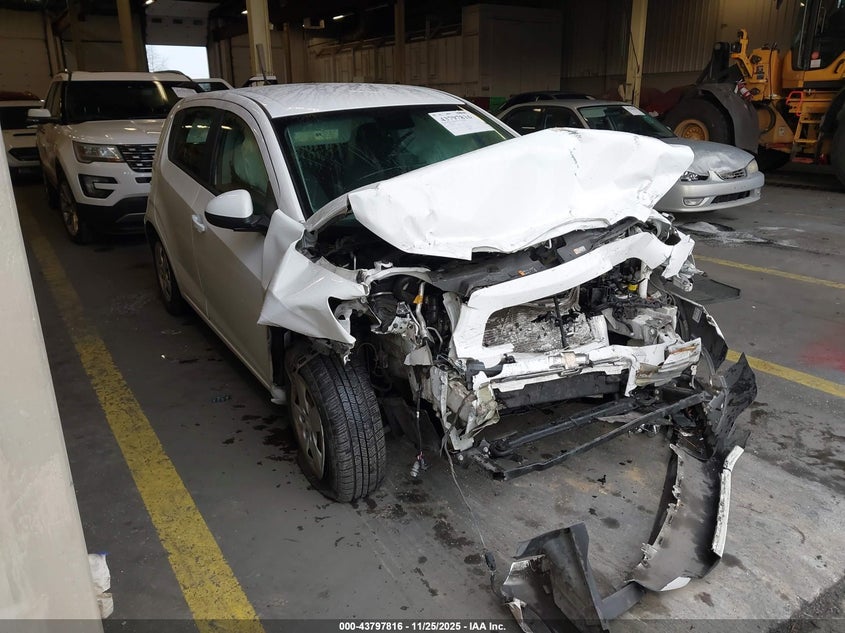 CHEVROLET SONIC LS AUTO