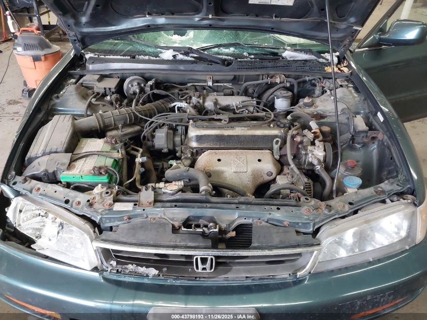 1996 Honda Accord Lx/Ex VIN: 1HGCD5637TA172221 Lot: 43798193