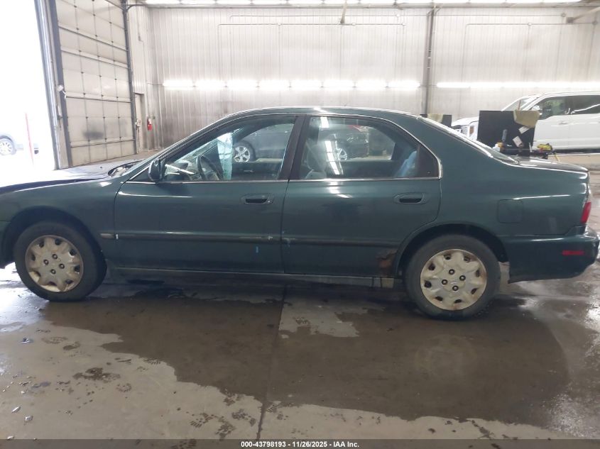 1996 Honda Accord Lx/Ex VIN: 1HGCD5637TA172221 Lot: 43798193