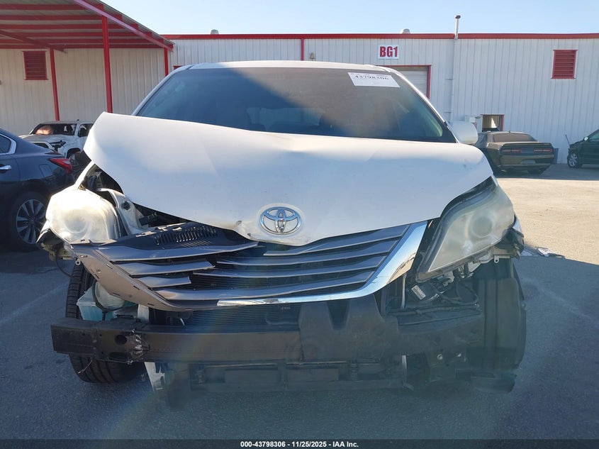 2016 Toyota Sienna Xle 8 Passenger VIN: 5TDYK3DCXGS729049 Lot: 43798306