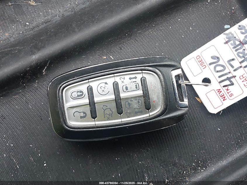 2017 Chrysler Pacifica Touring-L VIN: 2C4RC1BG7HR721920 Lot: 43798354